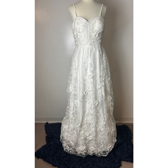 David's Bridal 3D Floral Wedding Dress Size 10 Soft White - Picture 2 of 13